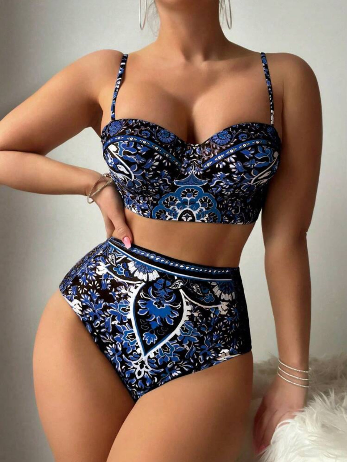 Bikini illision (rembourrées + armatures)