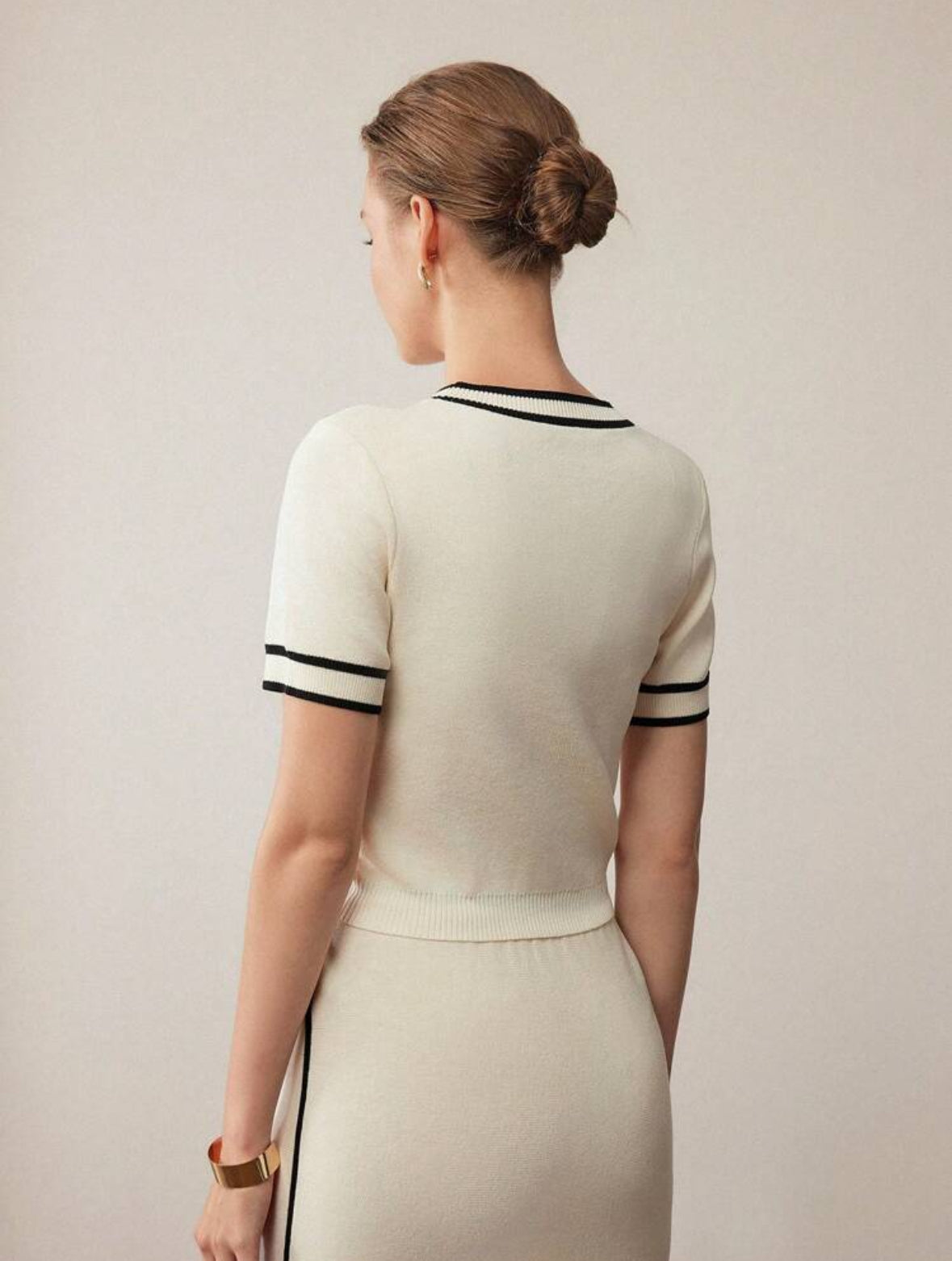 HAUT EN TRICOT À MANCHES COURTES