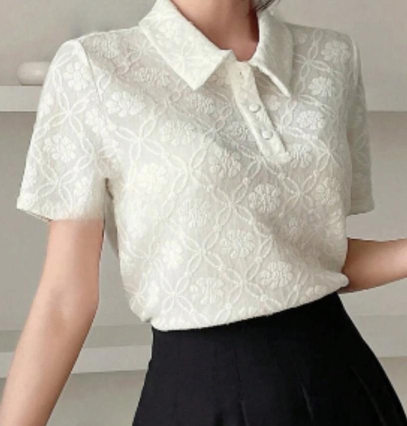 Textured polo collar